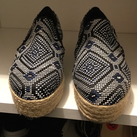 🆕Geo pattern Platform flats 👟 - Picture 2 of 4