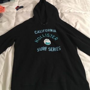 Hollister sweater Note. Sleeves go up to elbows