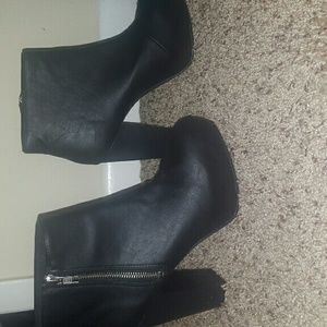 Black Chunky Heeled Bootie