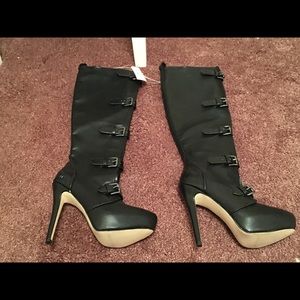 Black leather heels with buckles