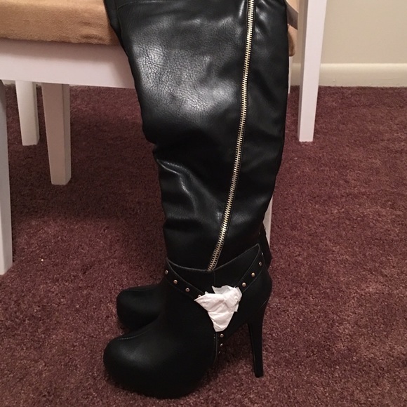 Thigh high leather boots with gold zipper - Picture 2 of 4