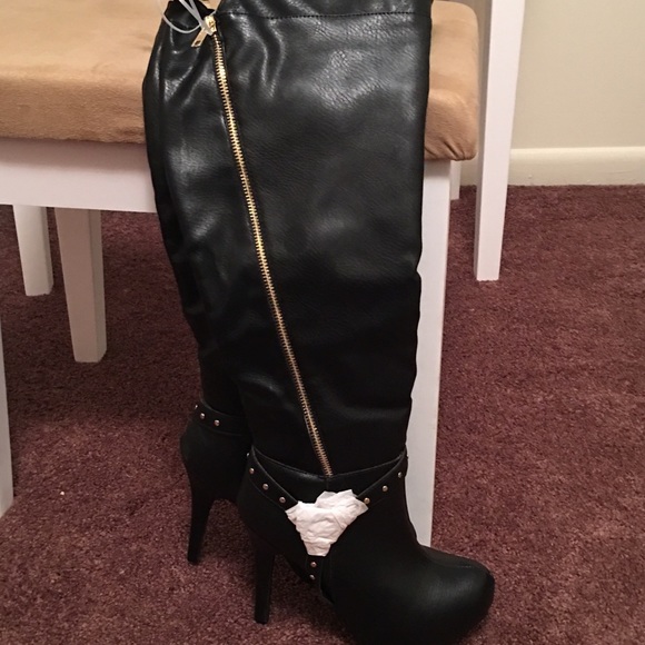 Thigh high leather boots with gold zipper - Picture 3 of 4
