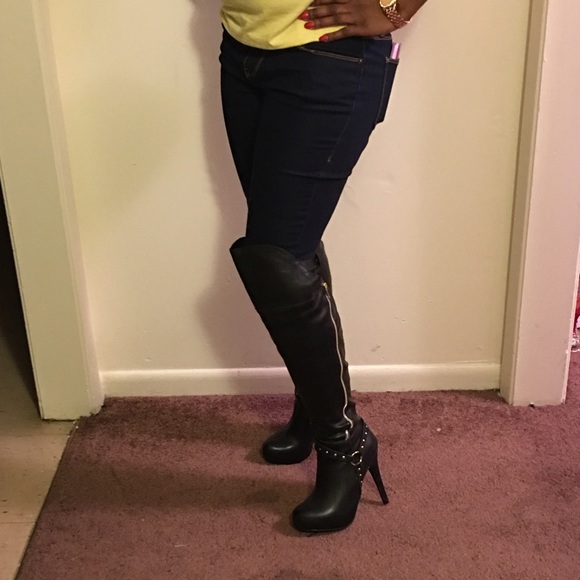 Thigh high leather boots with gold zipper - Picture 4 of 4