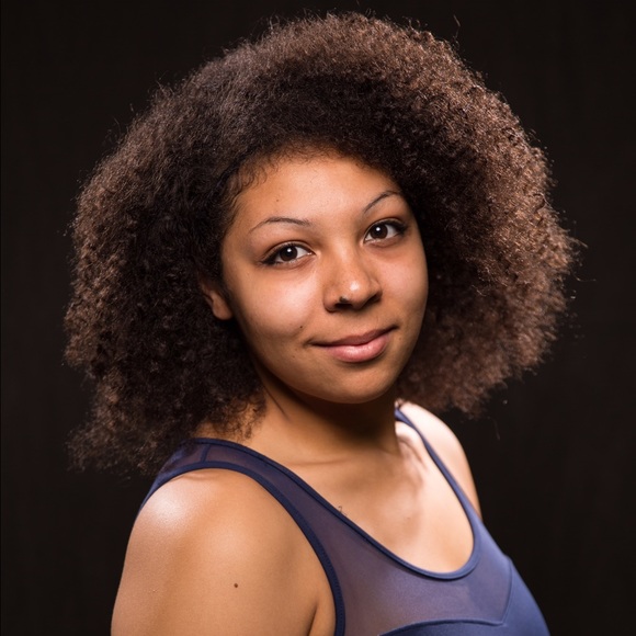 Meet your Posher, Gabriella - Picture 1 of 1