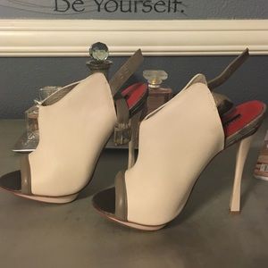 Charles Jourdan Paris peep toe nude booties