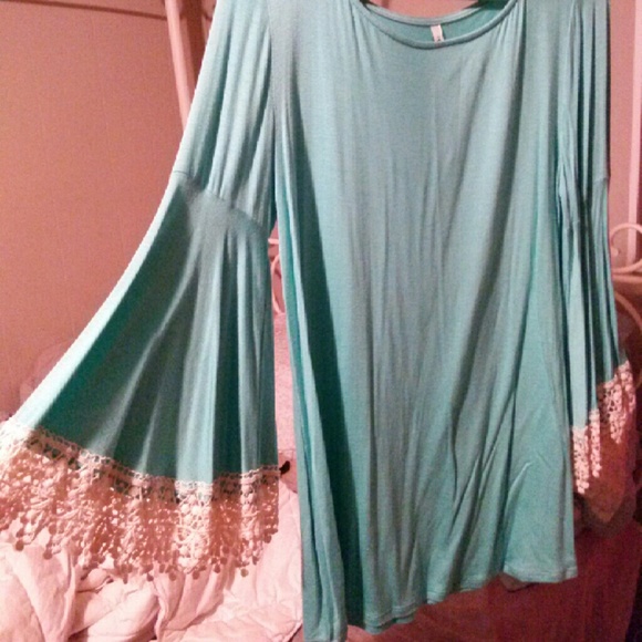 Bell sleeve top