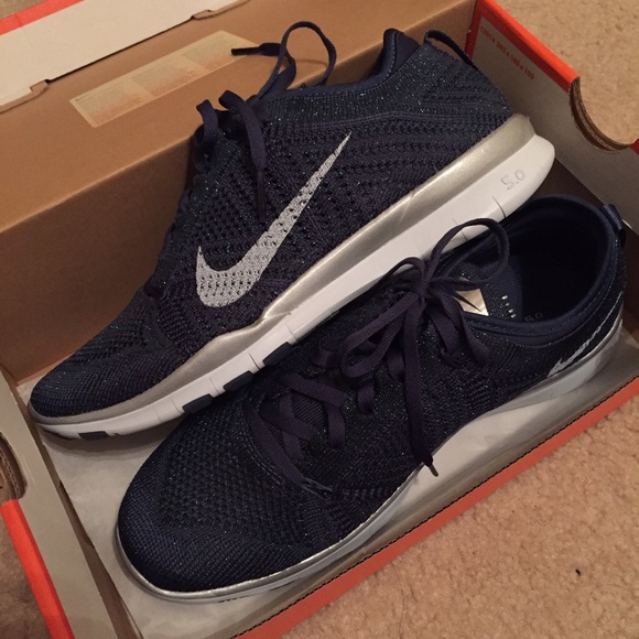 Brand new Nike fly knit free run