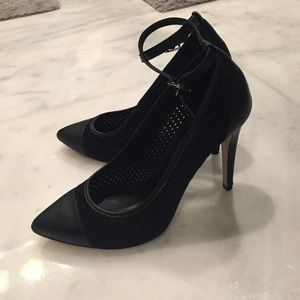 BCBG GENERATION BLACK HEELS