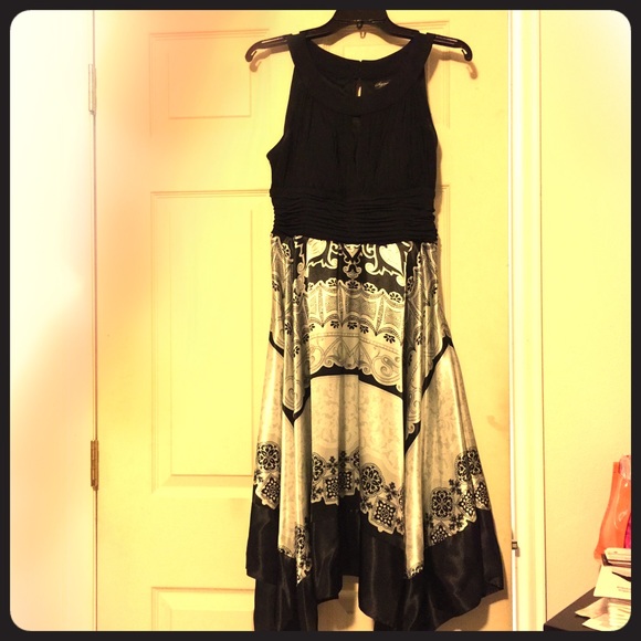 Signature by Sangria - Cocktail Dress -Gently used