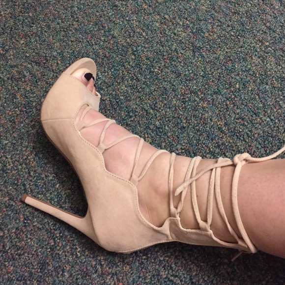 Strappy high heels - Picture 3 of 4