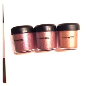 Bundle of MAC Pigments