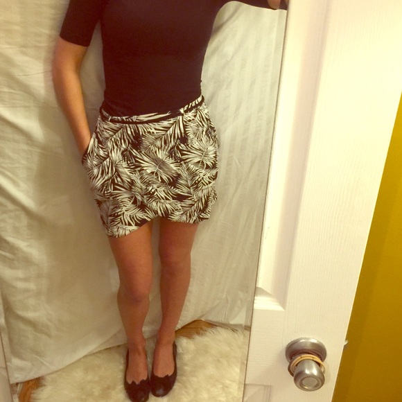Black & White wrap mini skirt