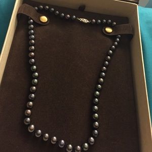 Gorgeous freshwater black pearl necklace!