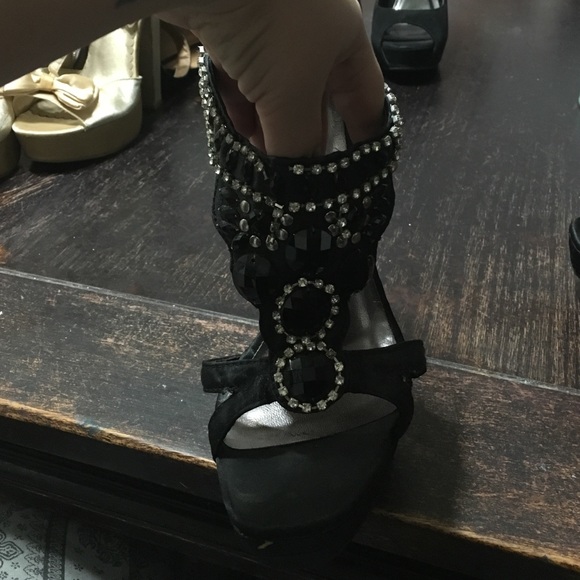 Shoes - Picture 2 of 2