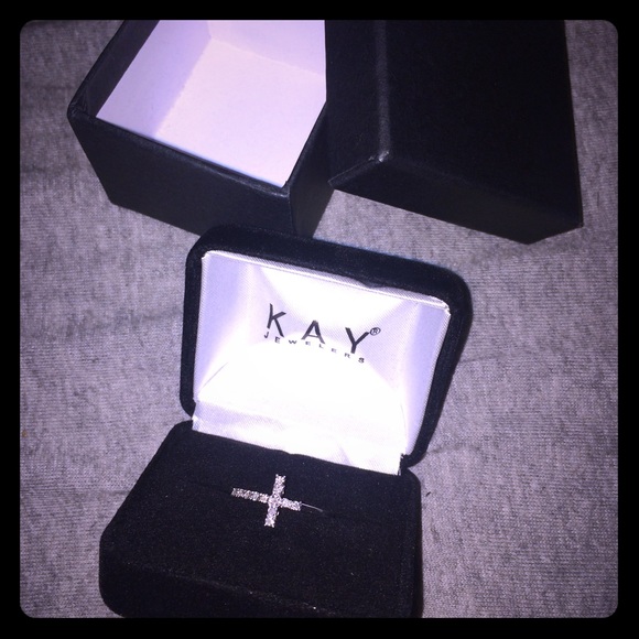 Gorgeous cross ring