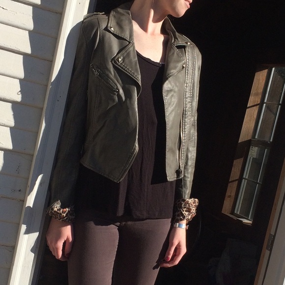 GIVING AWAY THIS WEEKEND! Dark grey leather jacket - Picture 1 of 4