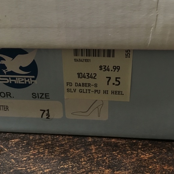 Shoes - Picture 2 of 2