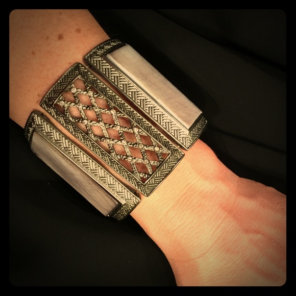 ✨Sale✨ Donating soon! Silver toned bracelet