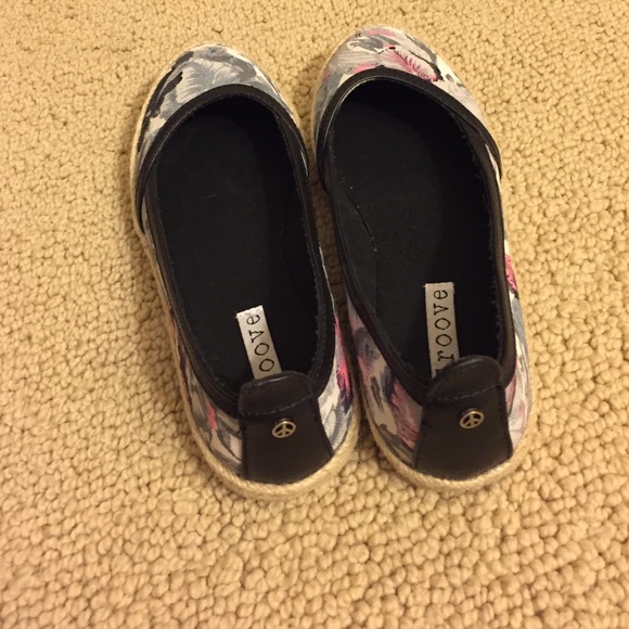 *WORN ONLY ONCE* flats - Picture 3 of 4