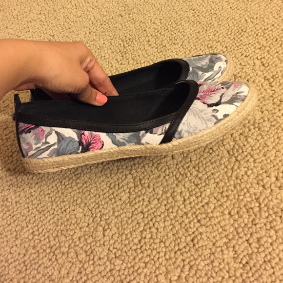 *WORN ONLY ONCE* flats - Picture 4 of 4