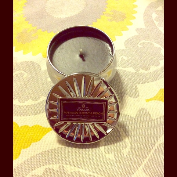 Voluspa makassar ebony & peach smell 4.5 oz.