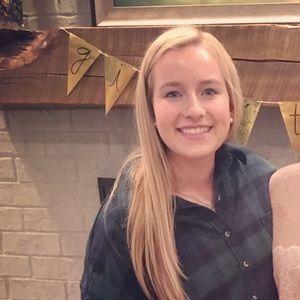 Meet your Posher, Elizabeth