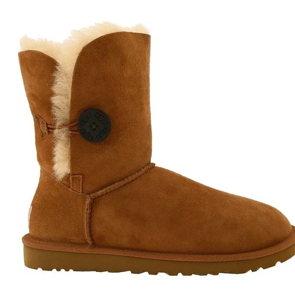 authentic short button uggs size 6