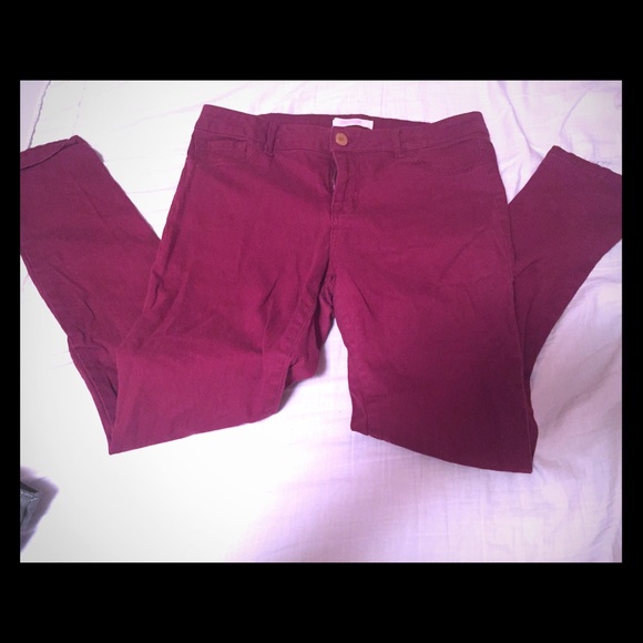 Maroon Jean leggings.
