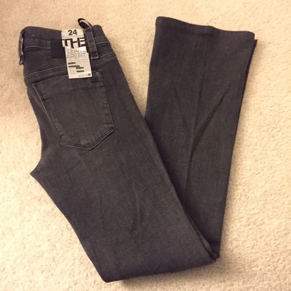 NWT Joe's Jeans The Rocker Lean Flare Black Denim - Picture 2 of 4