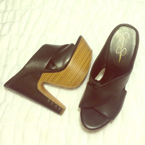 Jessica Simpson beautiful black leather platforms