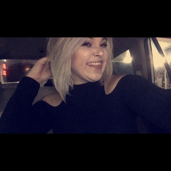 Meet your Posher, Aryn - Picture 2 of 2