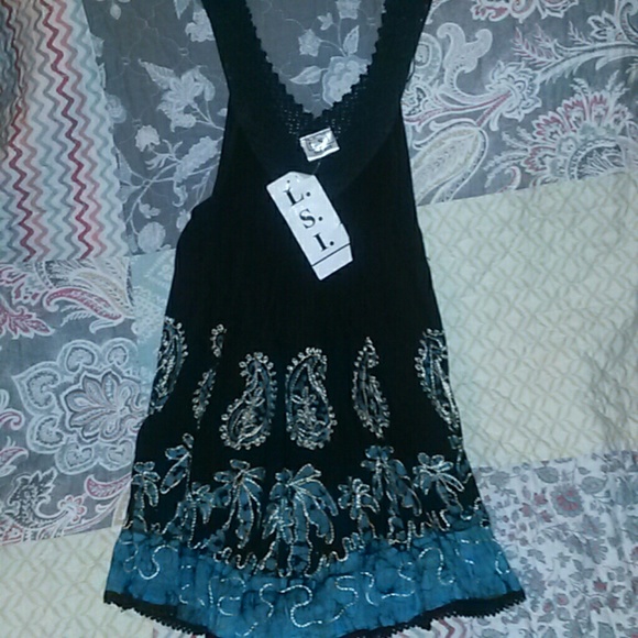 *NWT* bohemian style sleeveless top!!