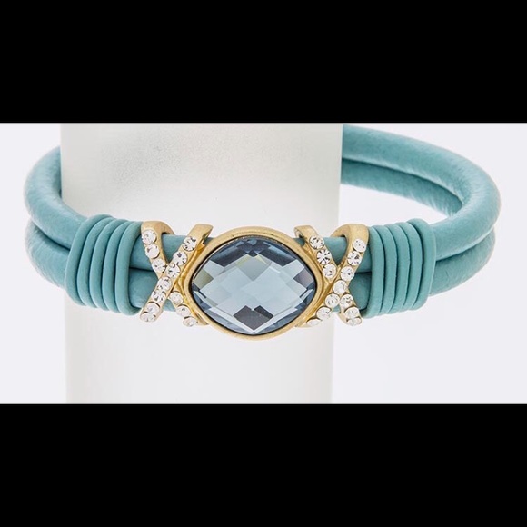 Genuine leather bracelet with rhinestones