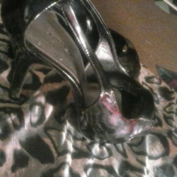 heels - Picture 3 of 4