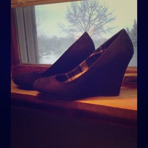 Fergie Black Dress Wedges