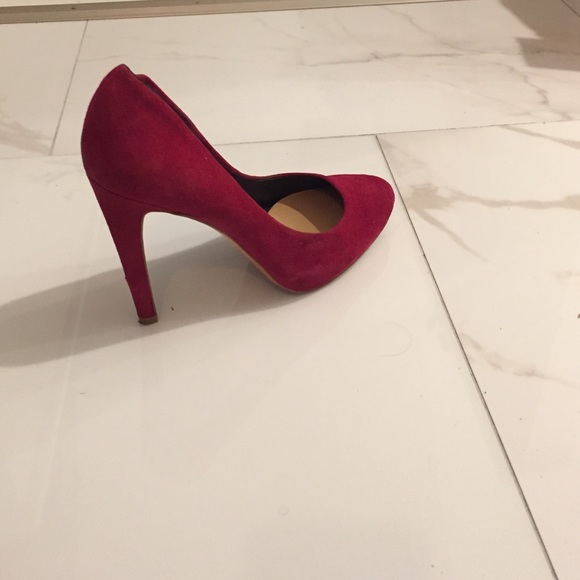 Deep red suede pumps - Picture 1 of 3