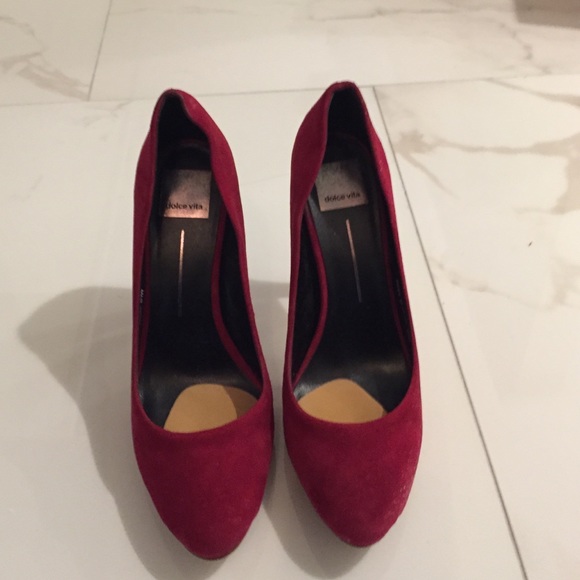 Deep red suede pumps - Picture 2 of 3
