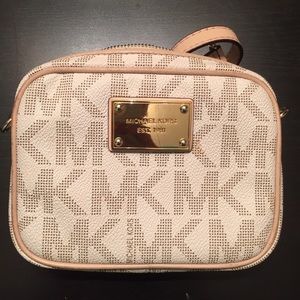 Small cross body Michael Kors bag.