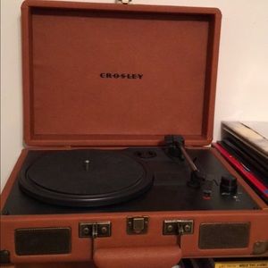 Crosley Cruiser portable turntable |