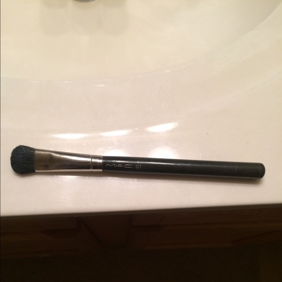 Used MAC 227 brush