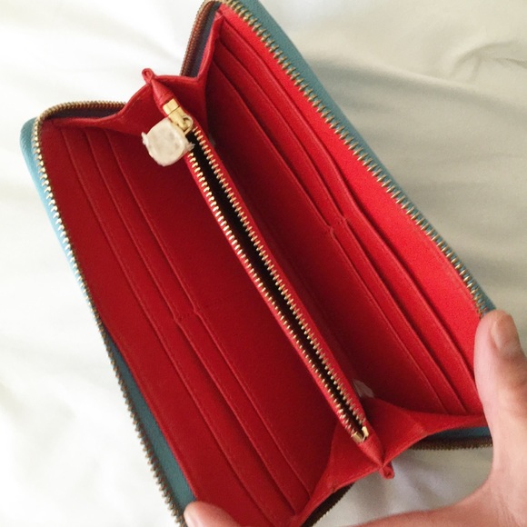Tory Burch Bags - Tory Burch Robinson Wallet Tory Burch Bags - Tory Burch Robinson Wallet