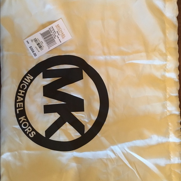 Michael Kors Selma in Dark Khaki - Picture 3 of 4