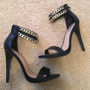 Like New Glamorous Heels Size 8