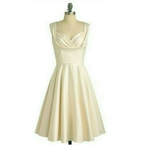 FOREVER SOLD OUT VINTAGE SWEETHEART WHITE DRESS