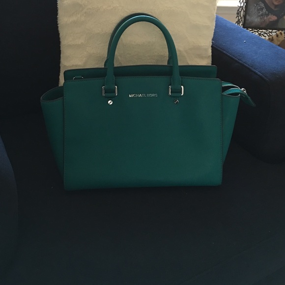 Michael Kors Handbags - Michael Kors Bag