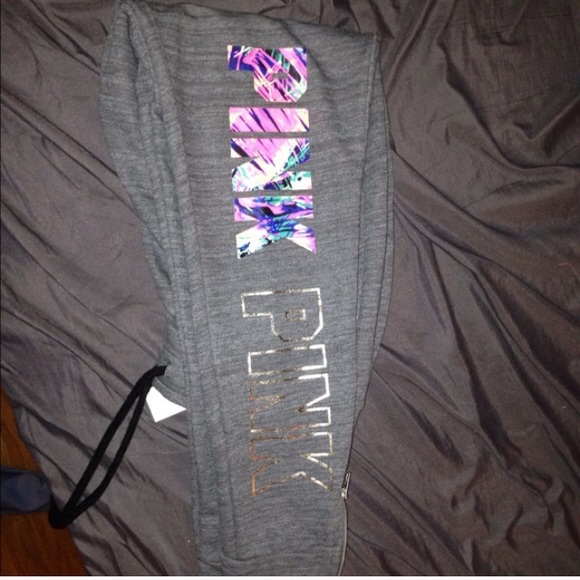 NWT VS JOGGERS! Yes they are available
