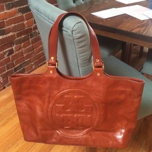Tory Burch logo bag
