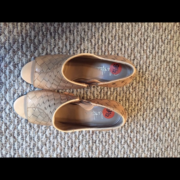Heals - Picture 2 of 2