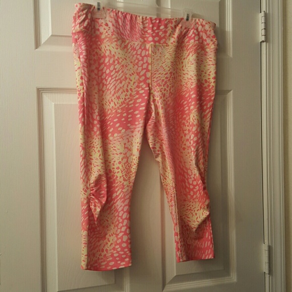 FINAL MARKDOWN -  Danskin  NOW Fitted Womens Capri