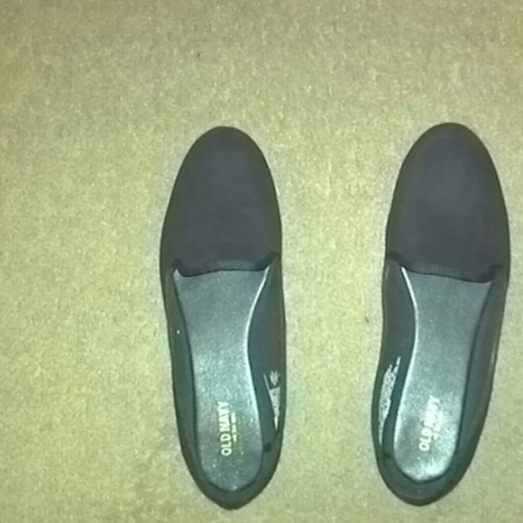 Stylish black flats